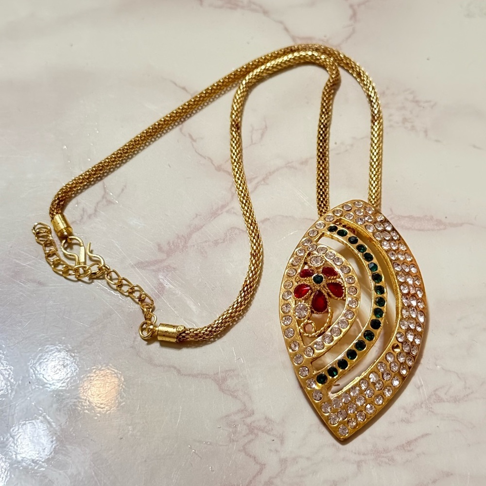 Elegant Rhinestone Pendant Necklace